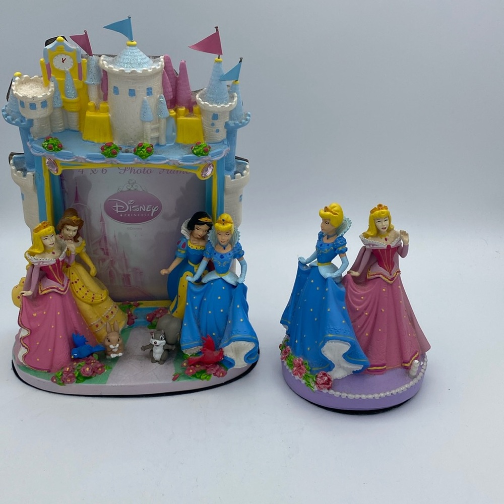 Disney Princess Castle 4x6” picture frame w/ matching figurine READ